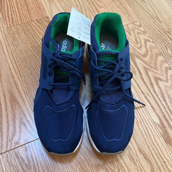 NIB! Adidas mens SZ 9 Racer lite original running shoes .
